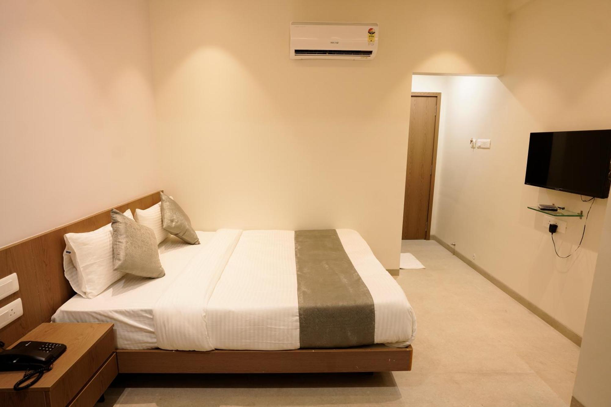 A Square Executive Hotel Aurangabad  Bagian luar foto