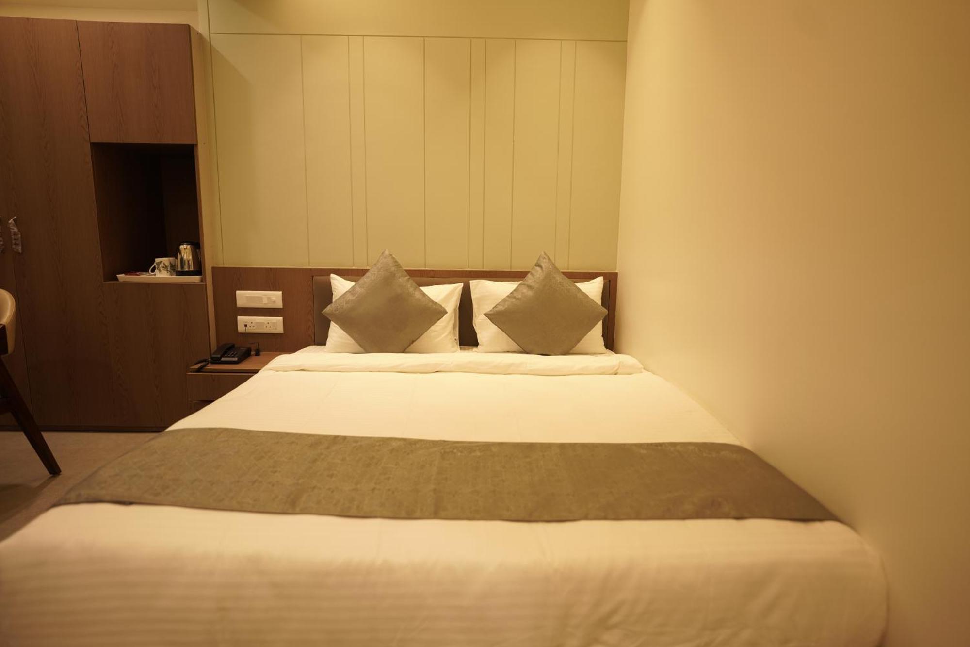 A Square Executive Hotel Aurangabad  Bagian luar foto
