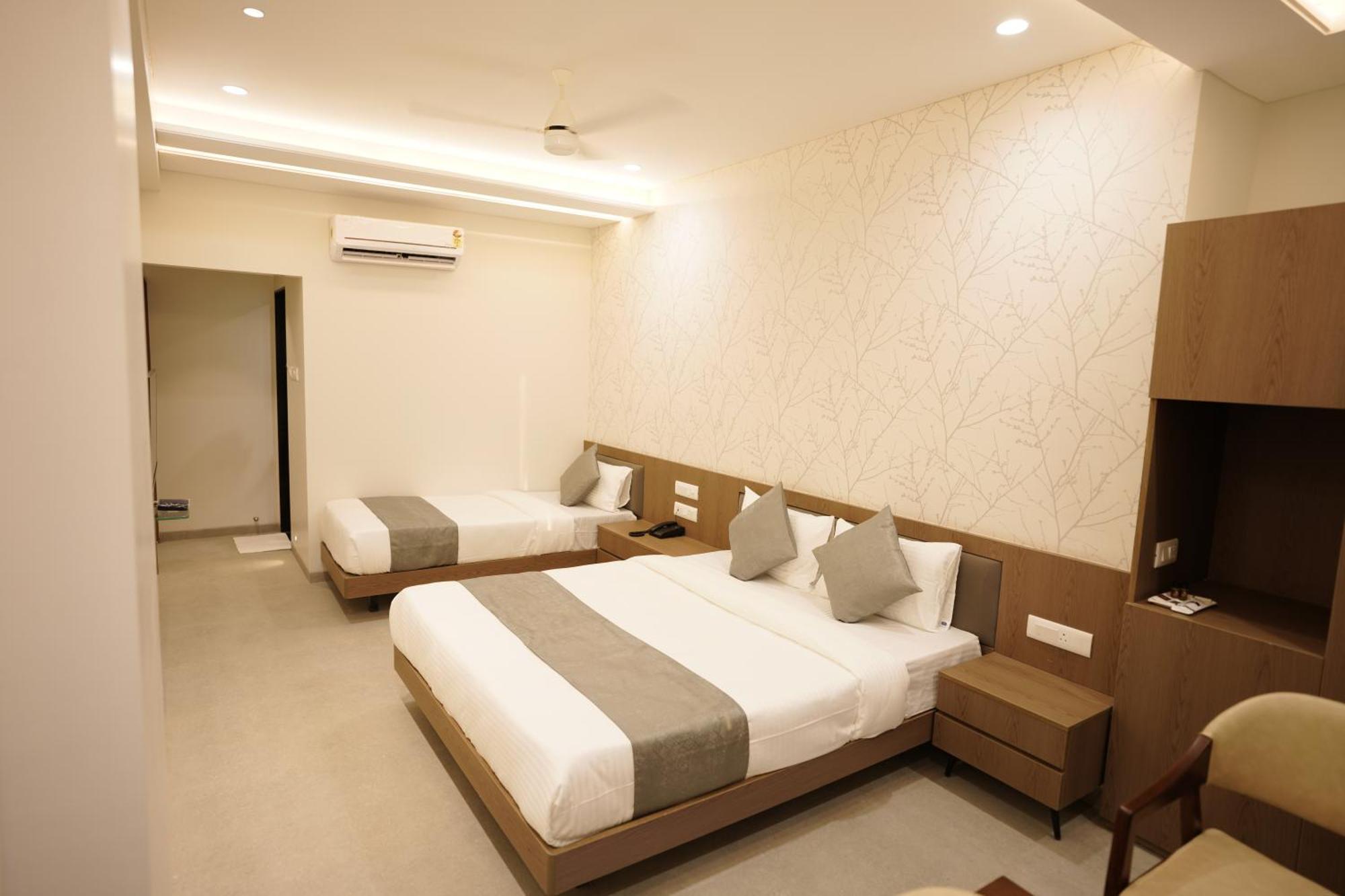 A Square Executive Hotel Aurangabad  Bagian luar foto