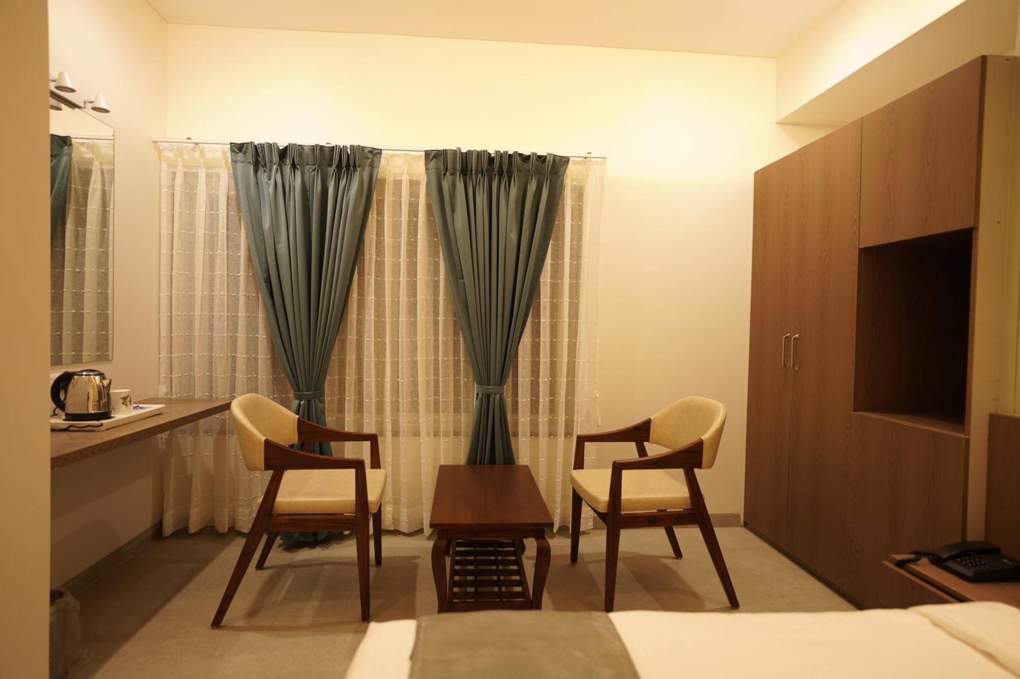 A Square Executive Hotel Aurangabad  Bagian luar foto