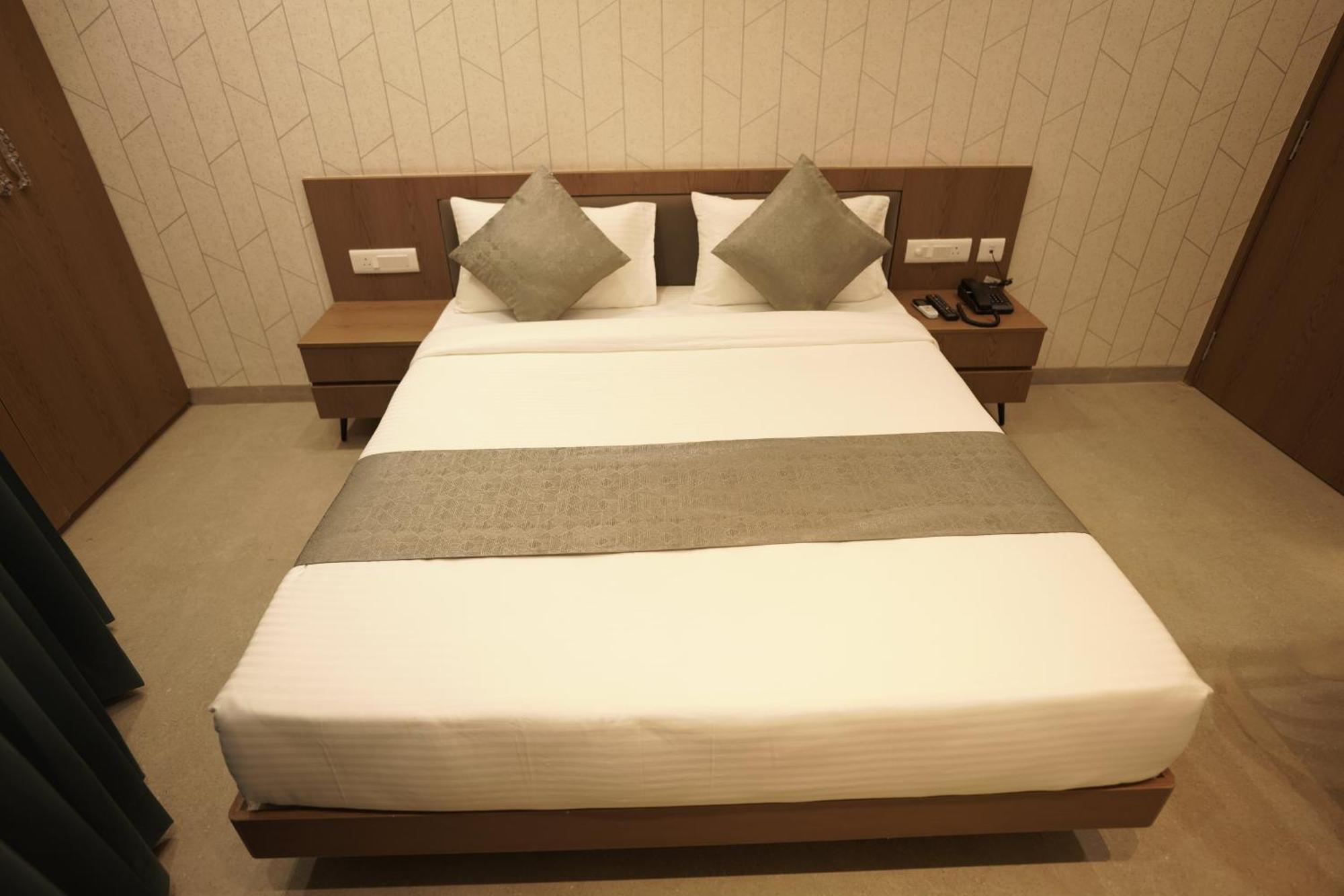 A Square Executive Hotel Aurangabad  Bagian luar foto