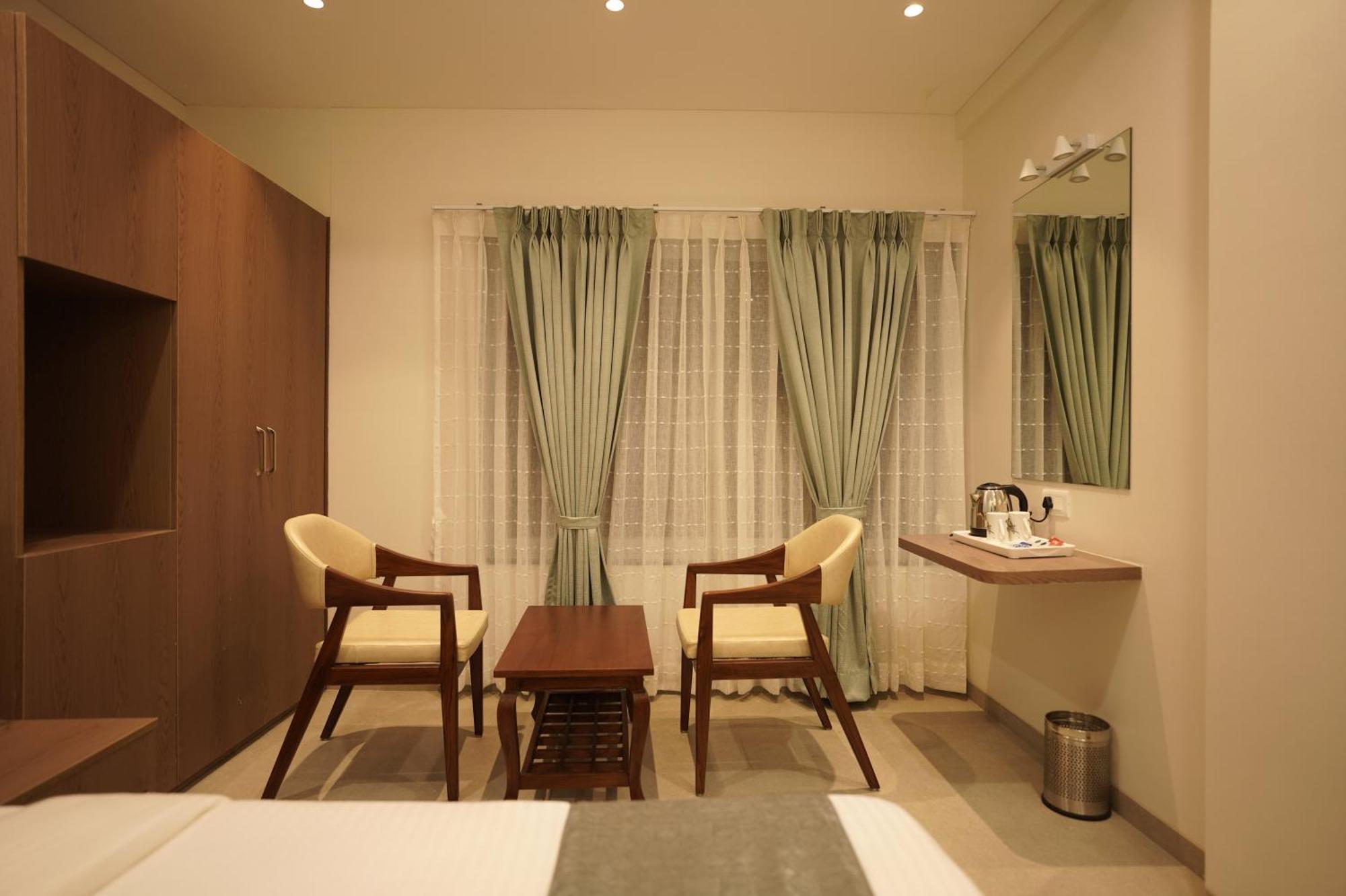 A Square Executive Hotel Aurangabad  Bagian luar foto