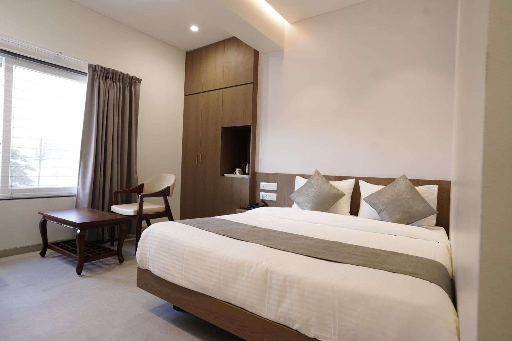 A Square Executive Hotel Aurangabad  Bagian luar foto