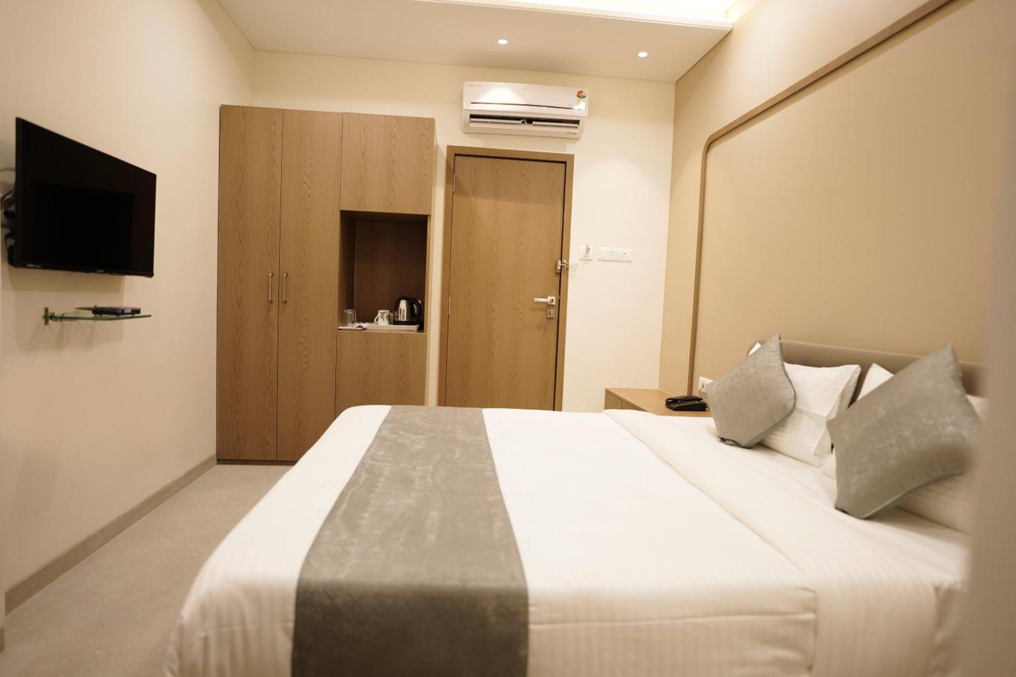A Square Executive Hotel Aurangabad  Bagian luar foto