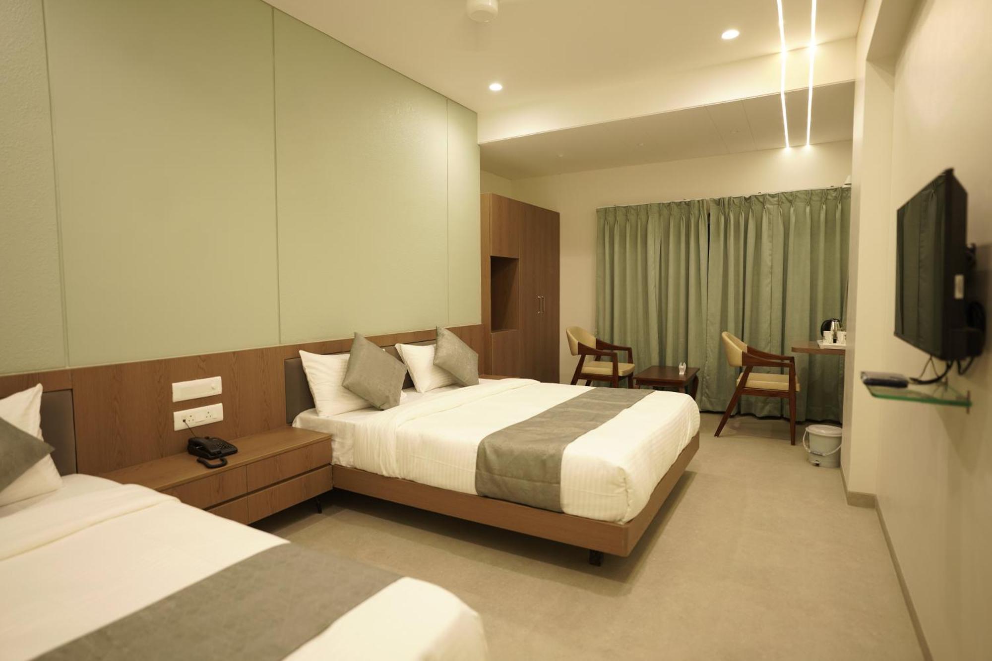 A Square Executive Hotel Aurangabad  Bagian luar foto