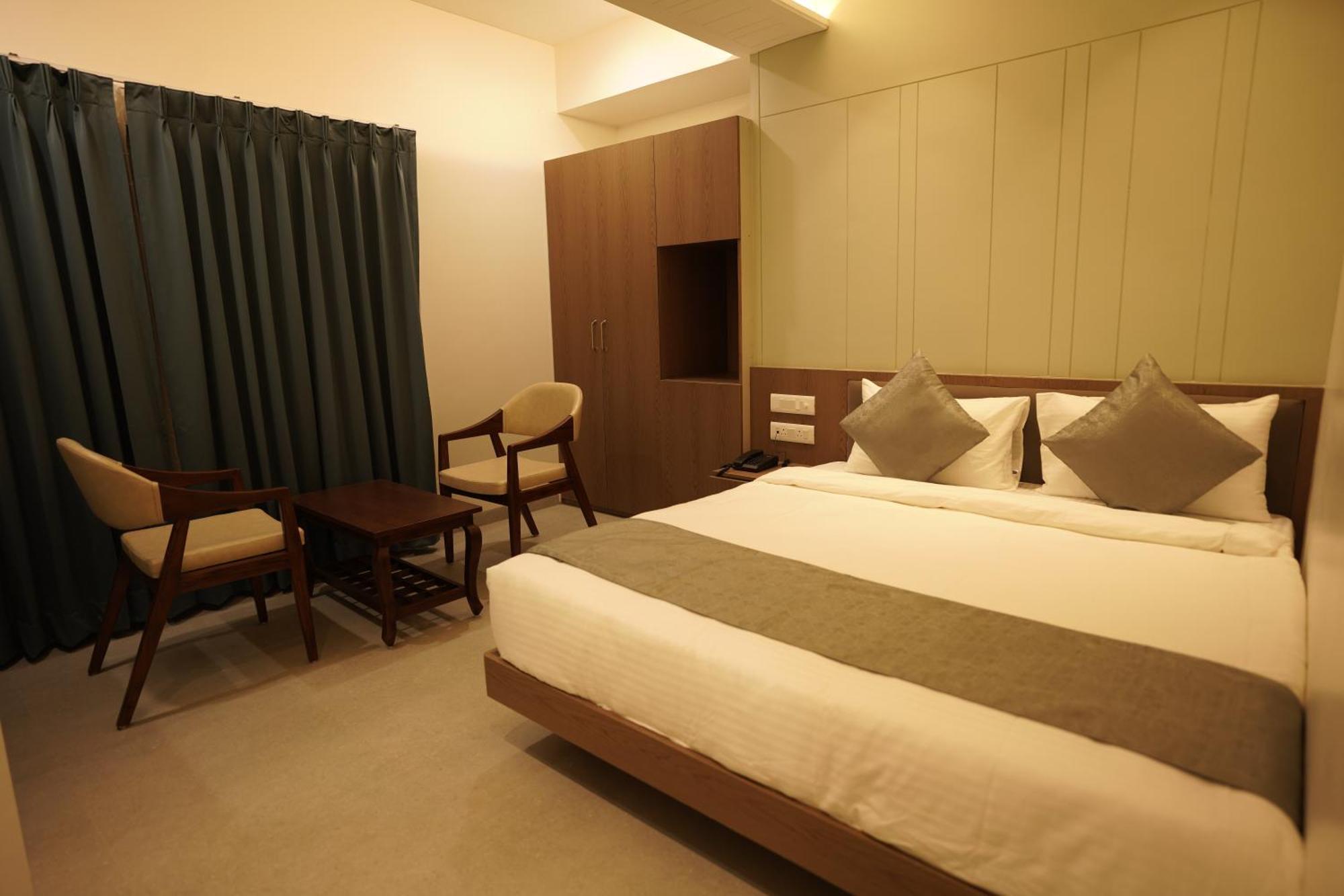 A Square Executive Hotel Aurangabad  Bagian luar foto
