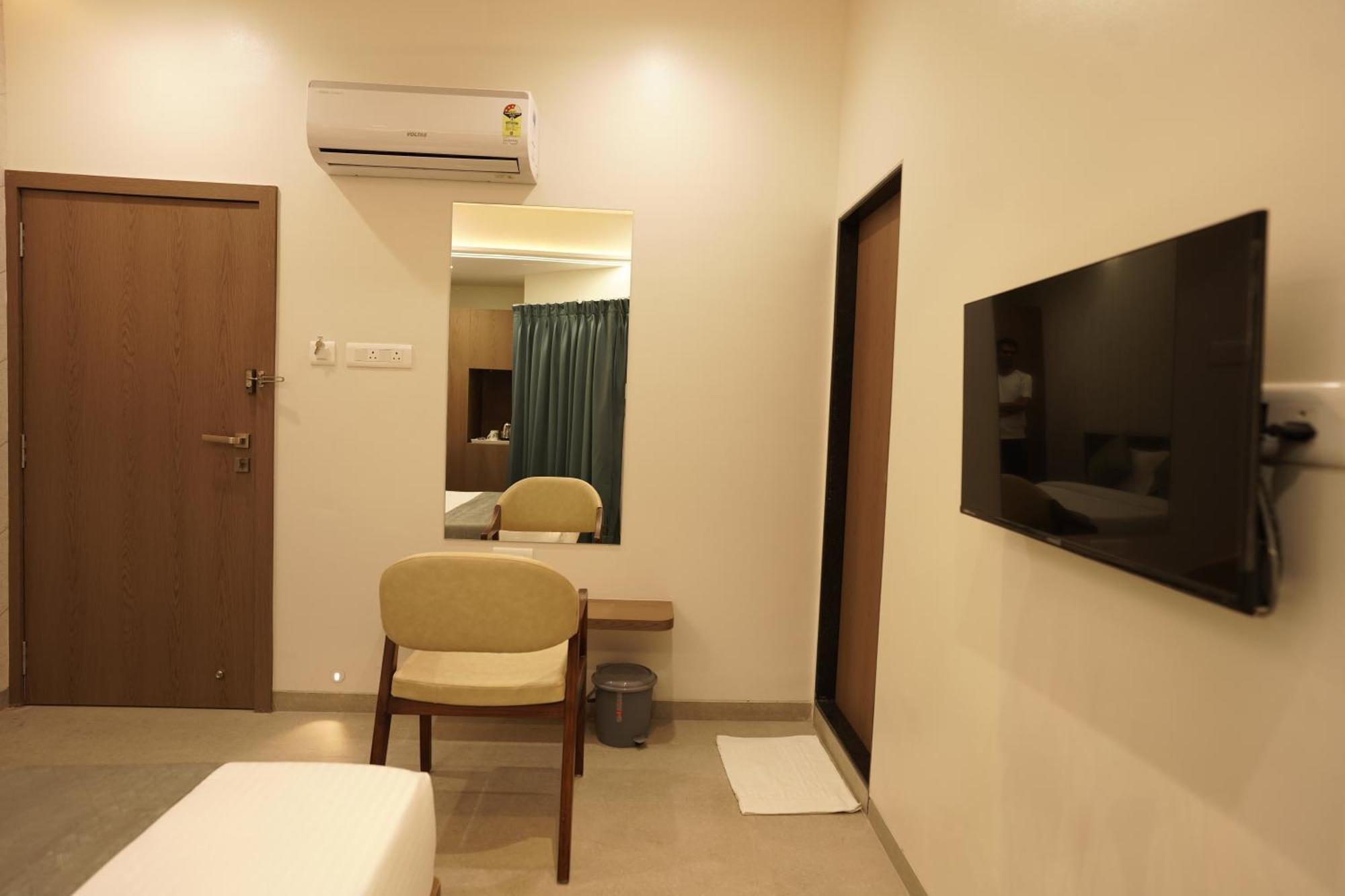 A Square Executive Hotel Aurangabad  Bagian luar foto